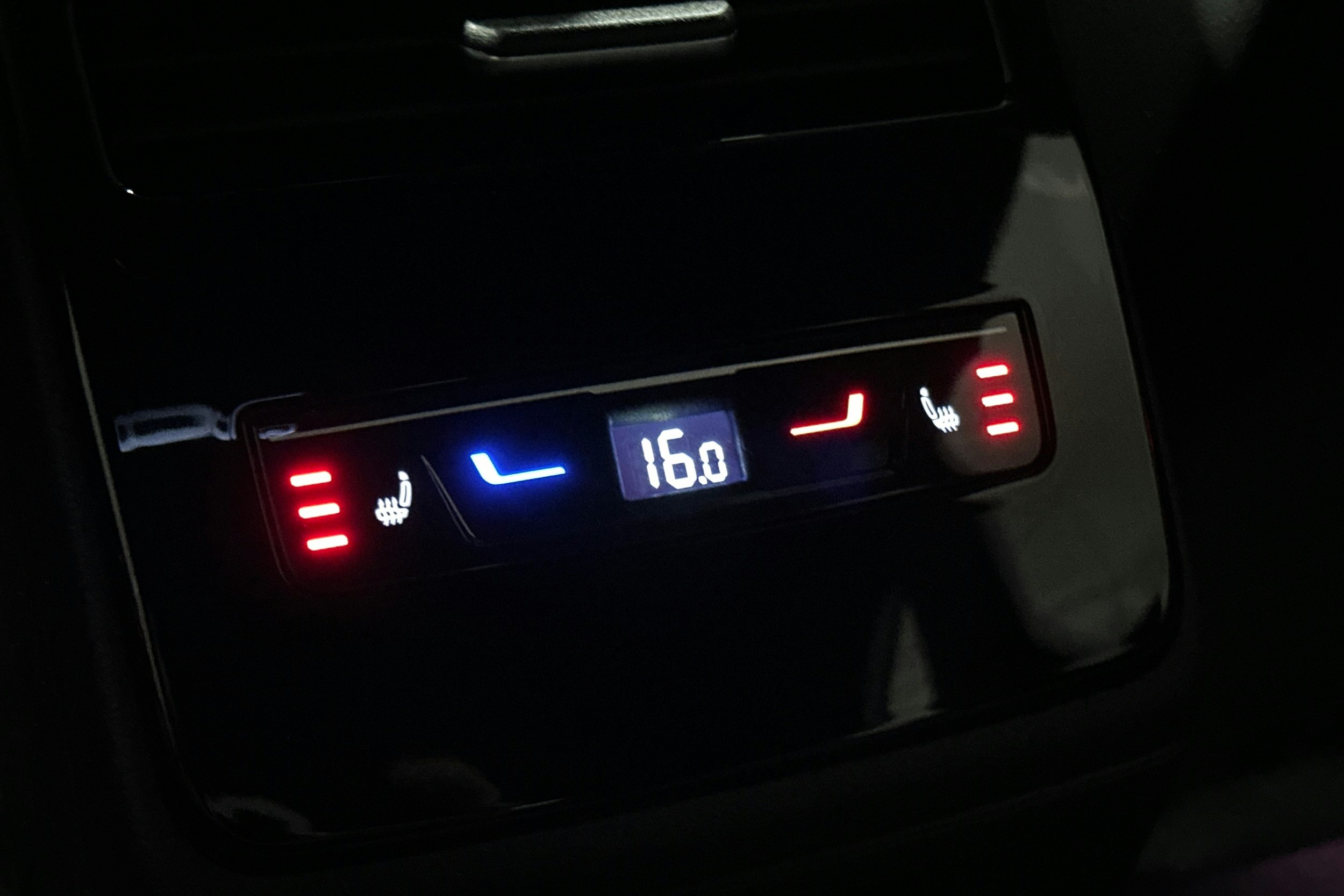 sininen Volkswagen ID.7 2025 kuva 14.