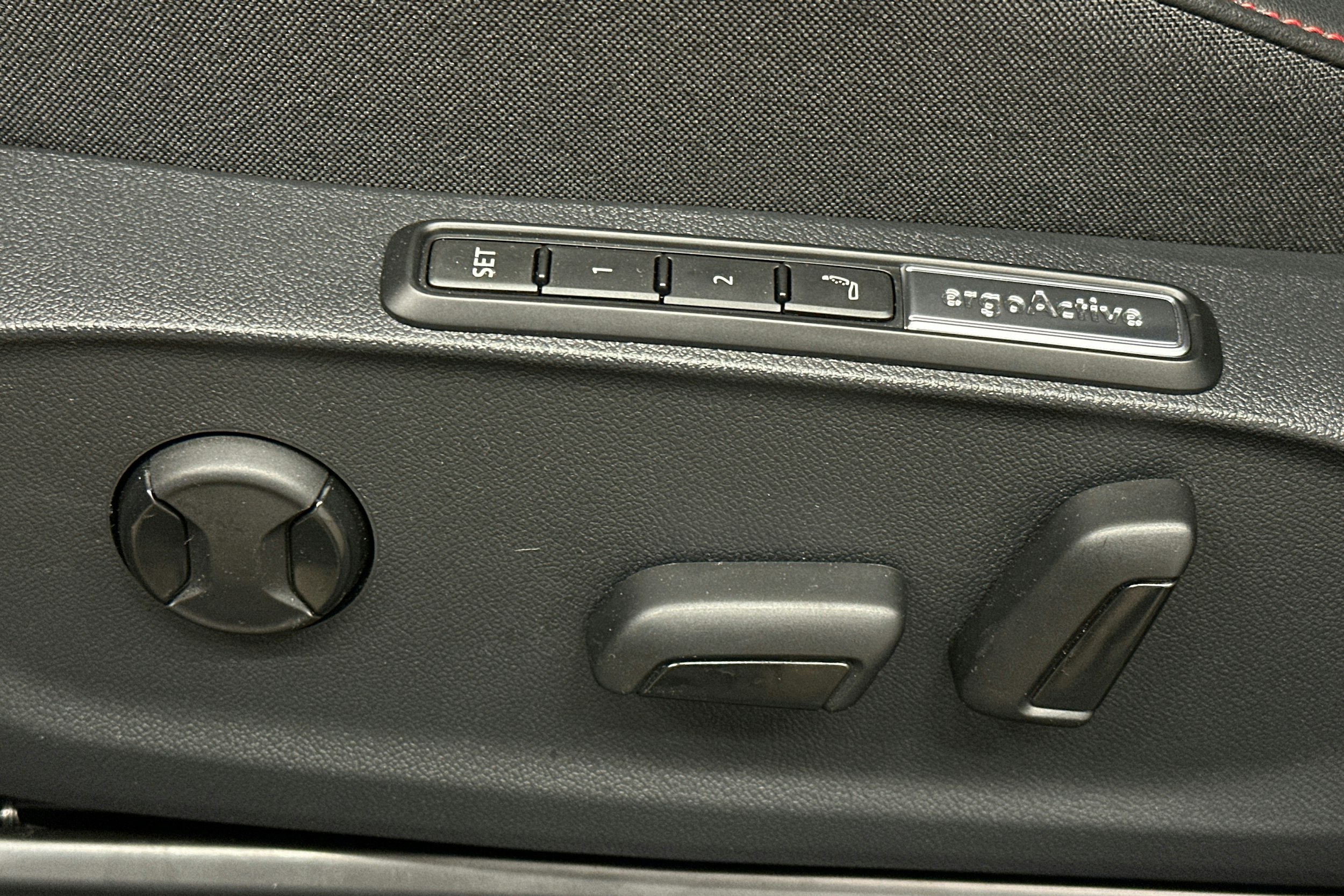 sininen Volkswagen ID.7 2025 kuva 16.