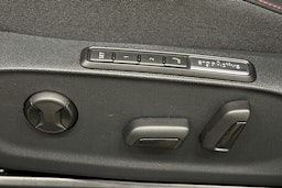 sininen Volkswagen ID.7 2025 kuva 16.