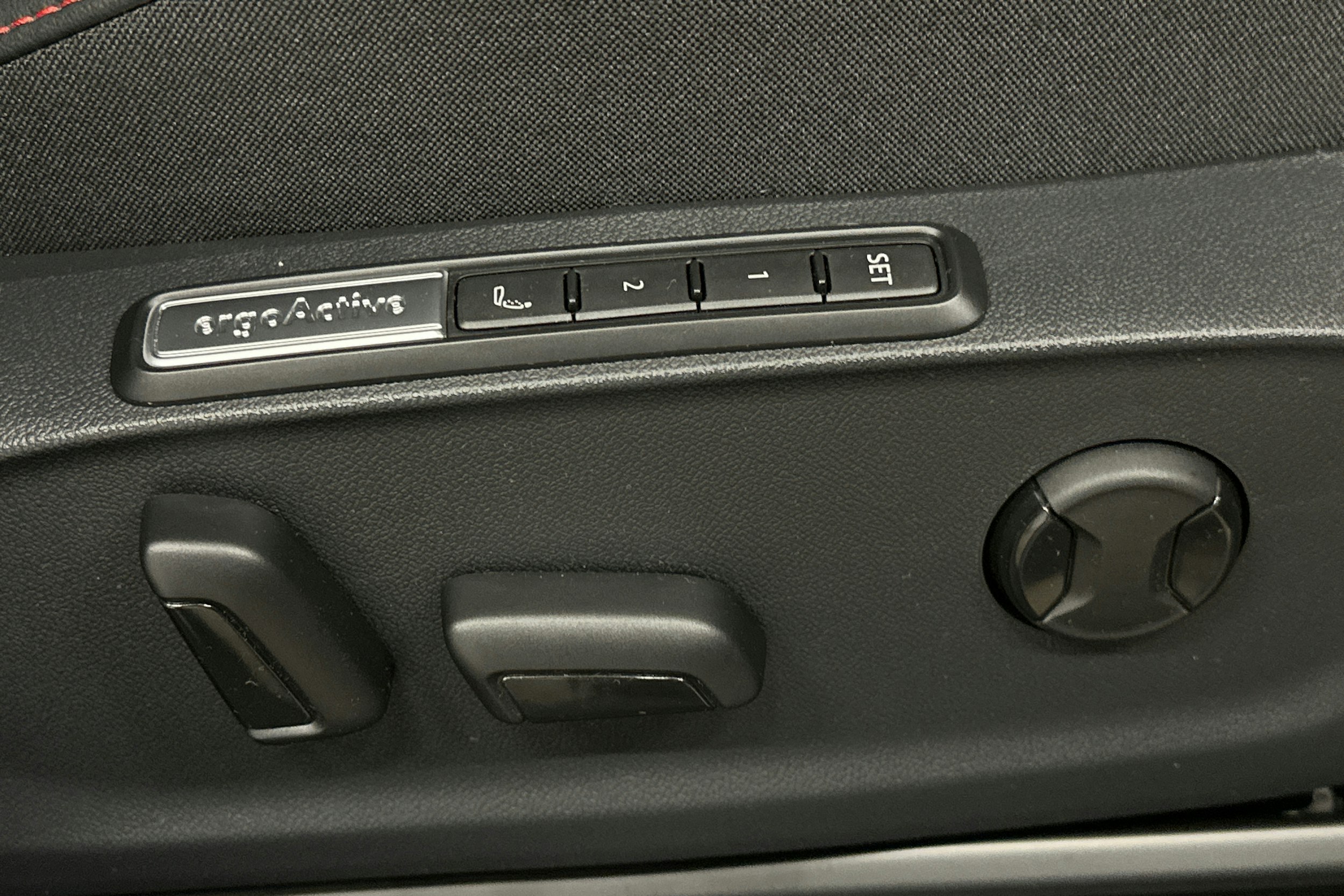 sininen Volkswagen ID.7 2025 kuva 17.