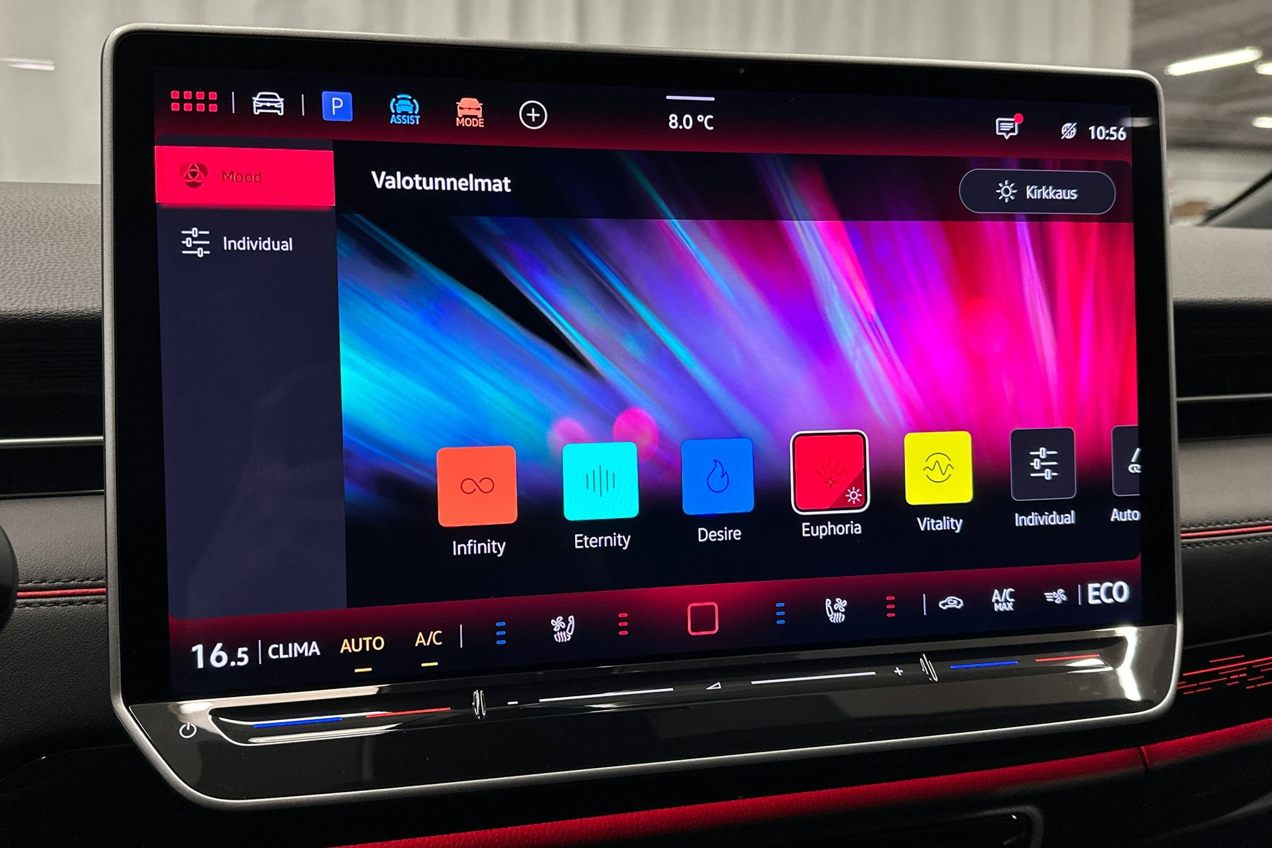 sininen Volkswagen ID.7 2025 kuva 30.