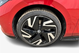 punainen Volkswagen ID.7 2025 kuva 11.