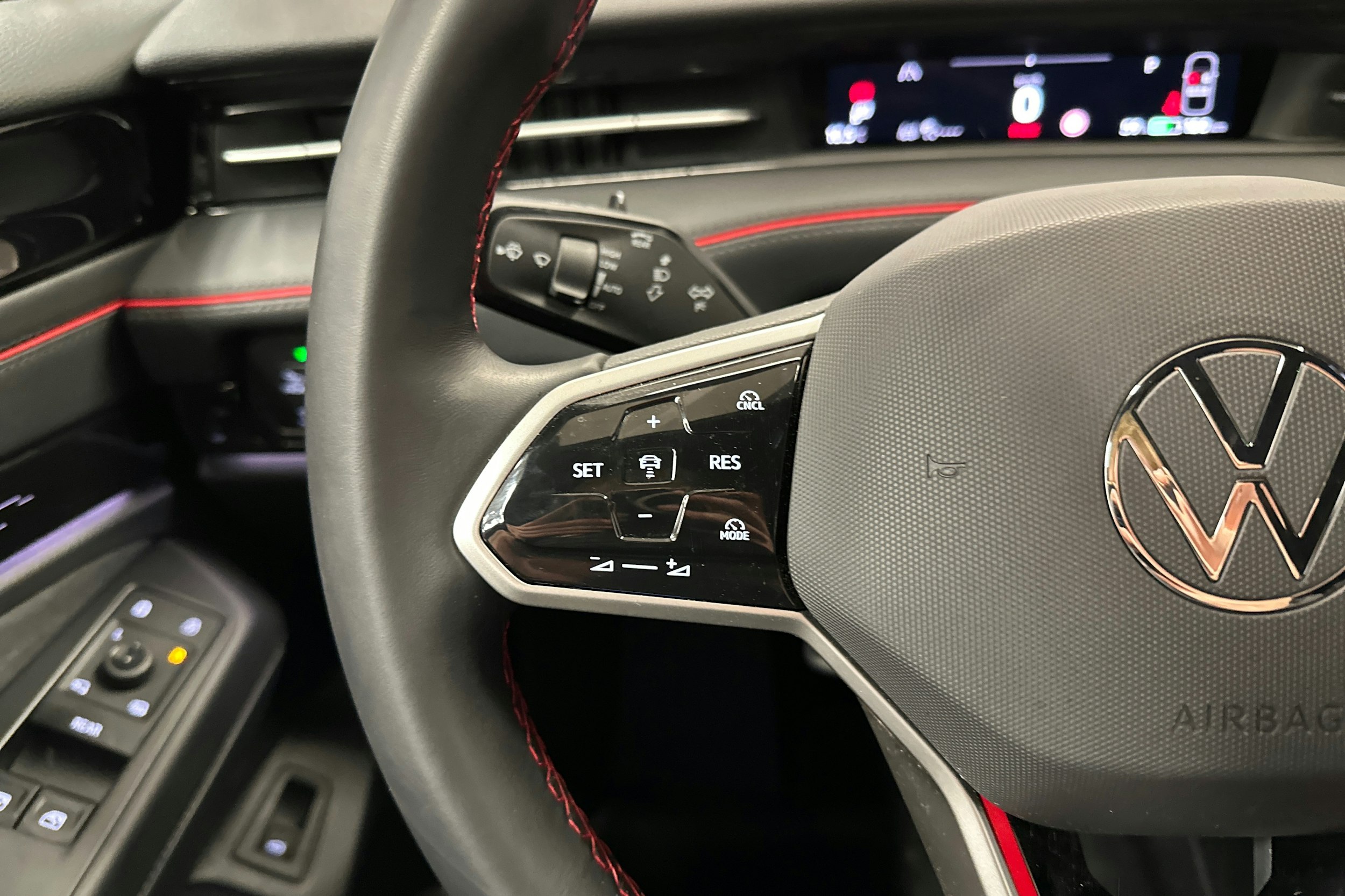 punainen Volkswagen ID.7 2025 kuva 14.