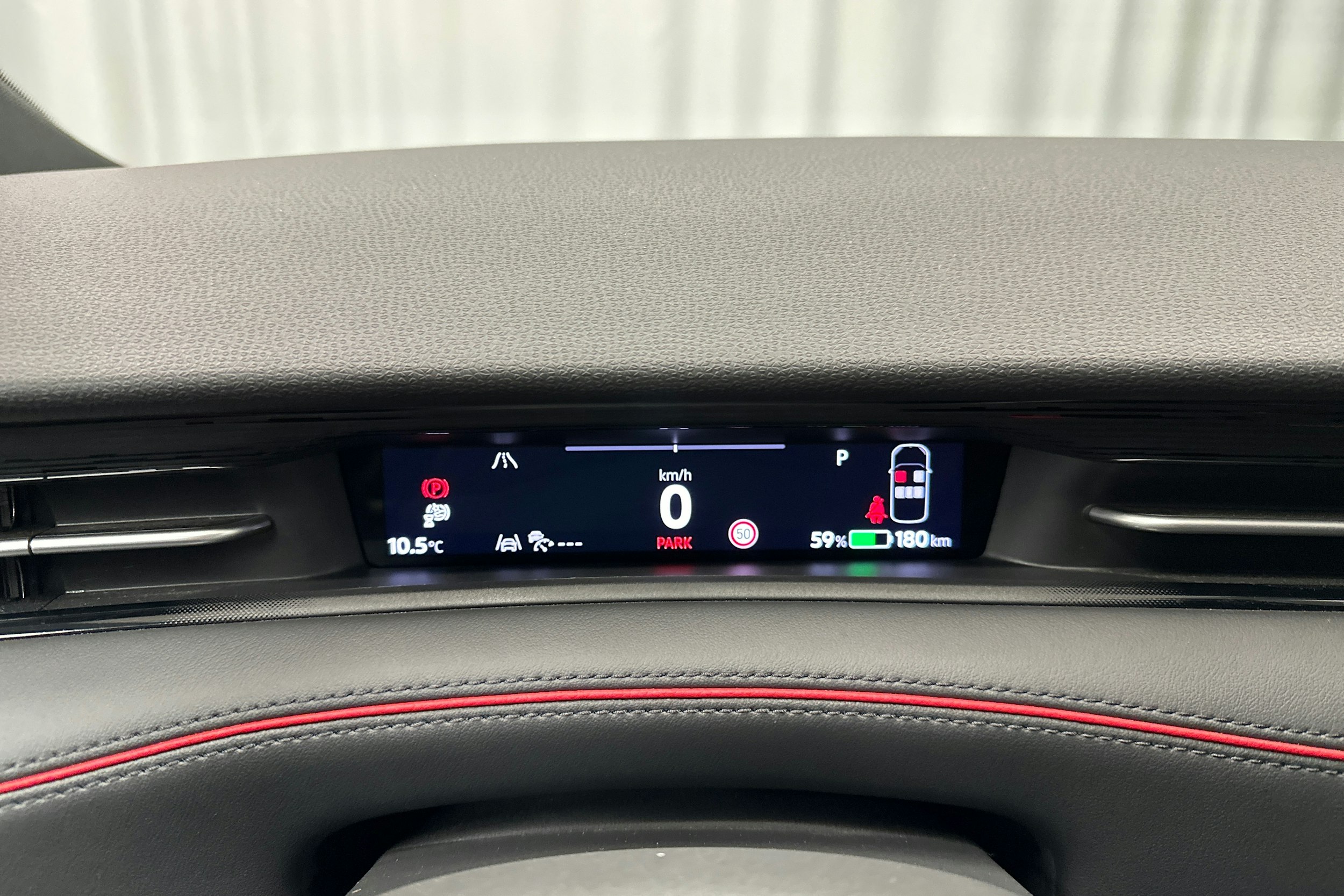 punainen Volkswagen ID.7 2025 kuva 16.