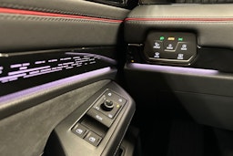 punainen Volkswagen ID.7 2025 kuva 18.