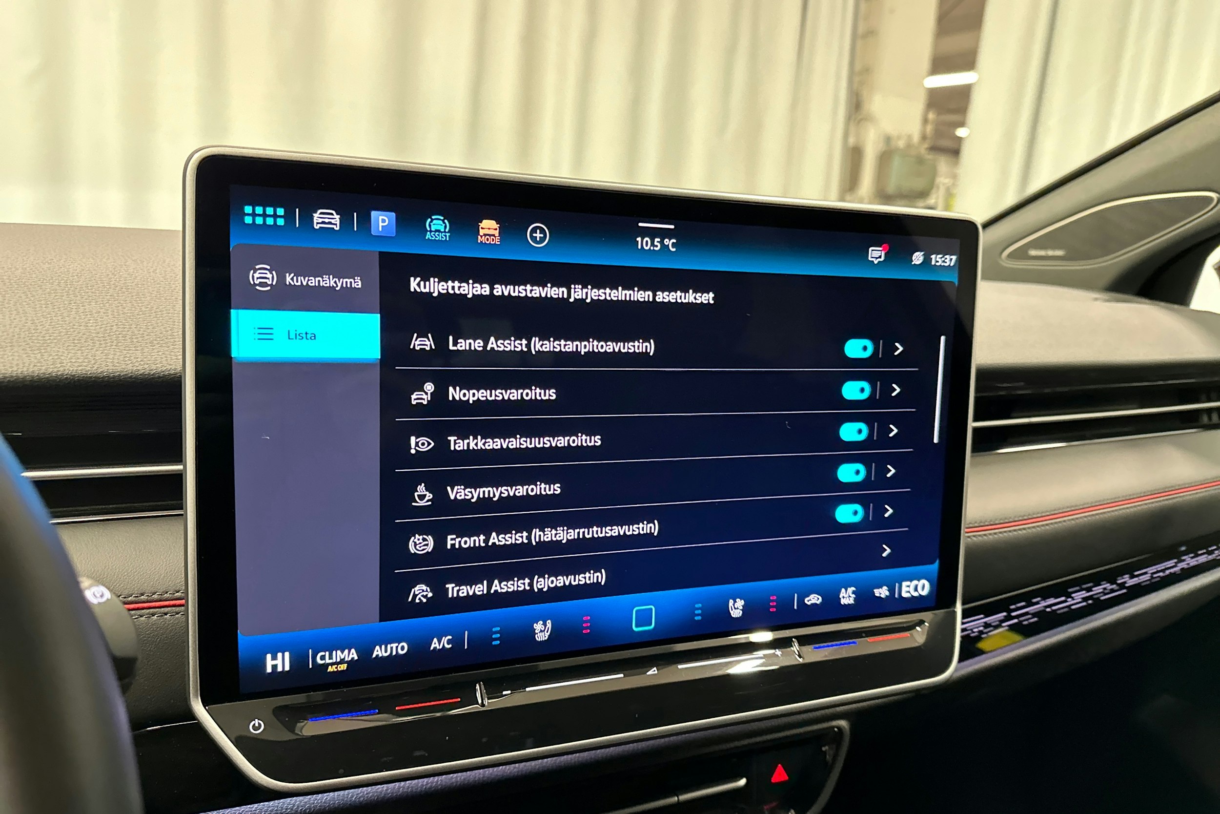 punainen Volkswagen ID.7 2025 kuva 20.