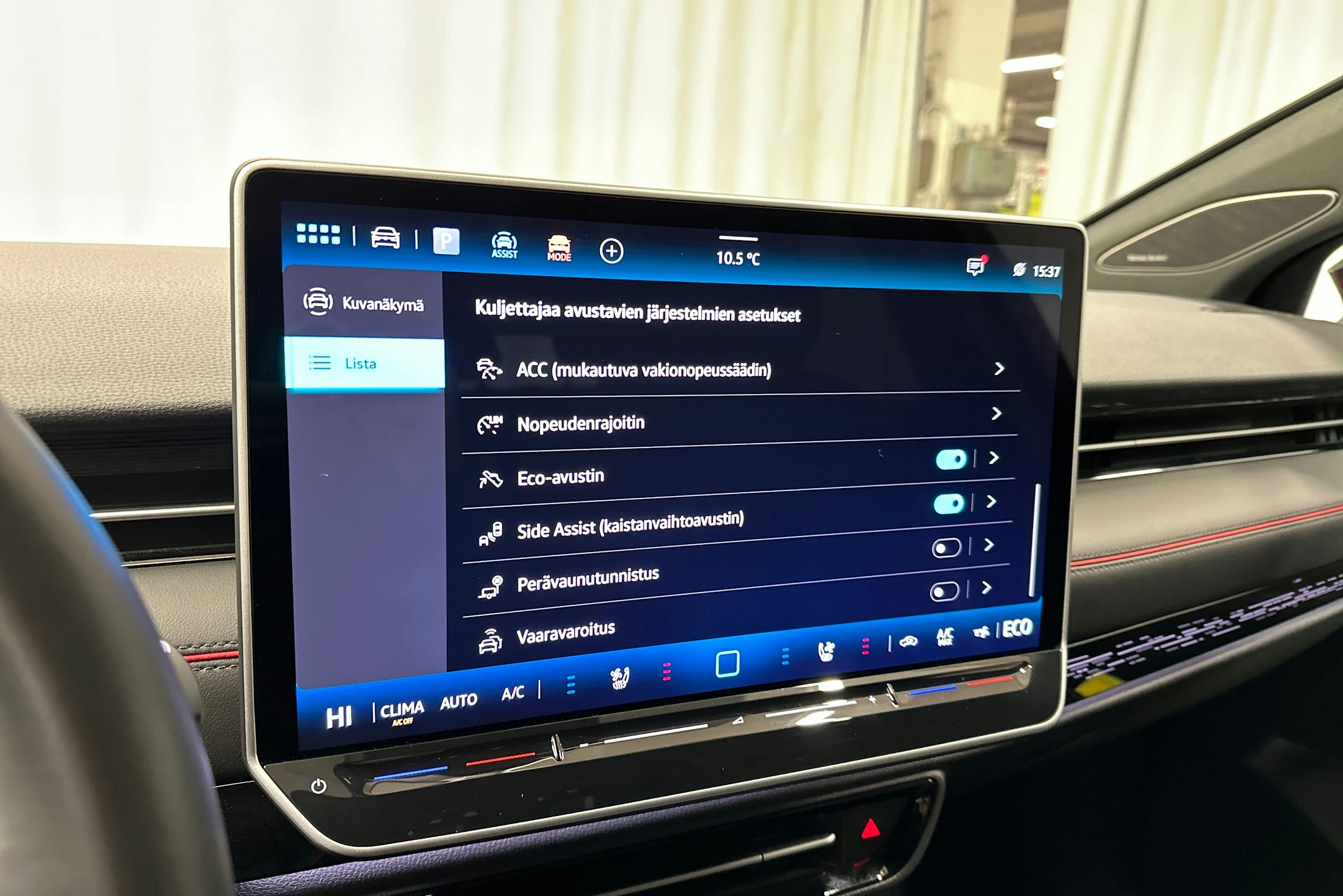 punainen Volkswagen ID.7 2025 kuva 21.