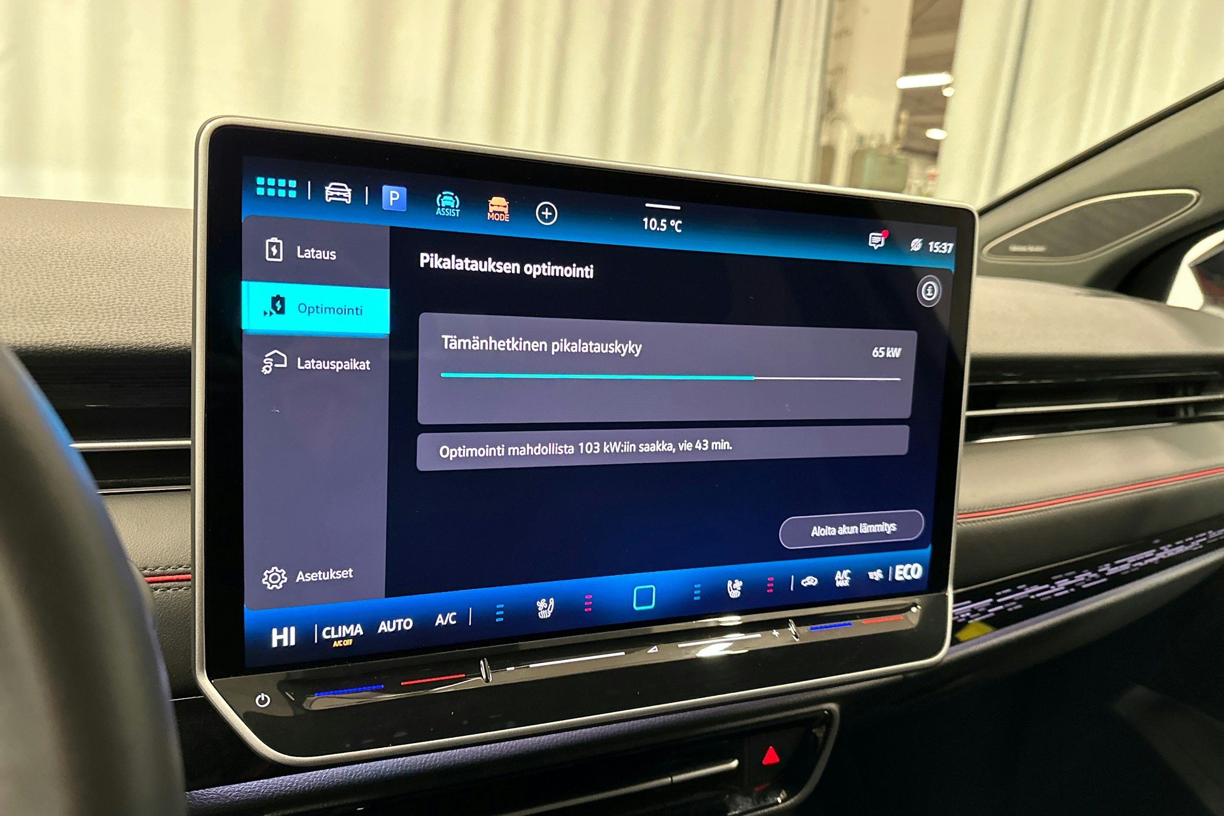 punainen Volkswagen ID.7 2025 kuva 23.