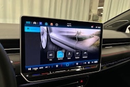 punainen Volkswagen ID.7 2025 kuva 24.