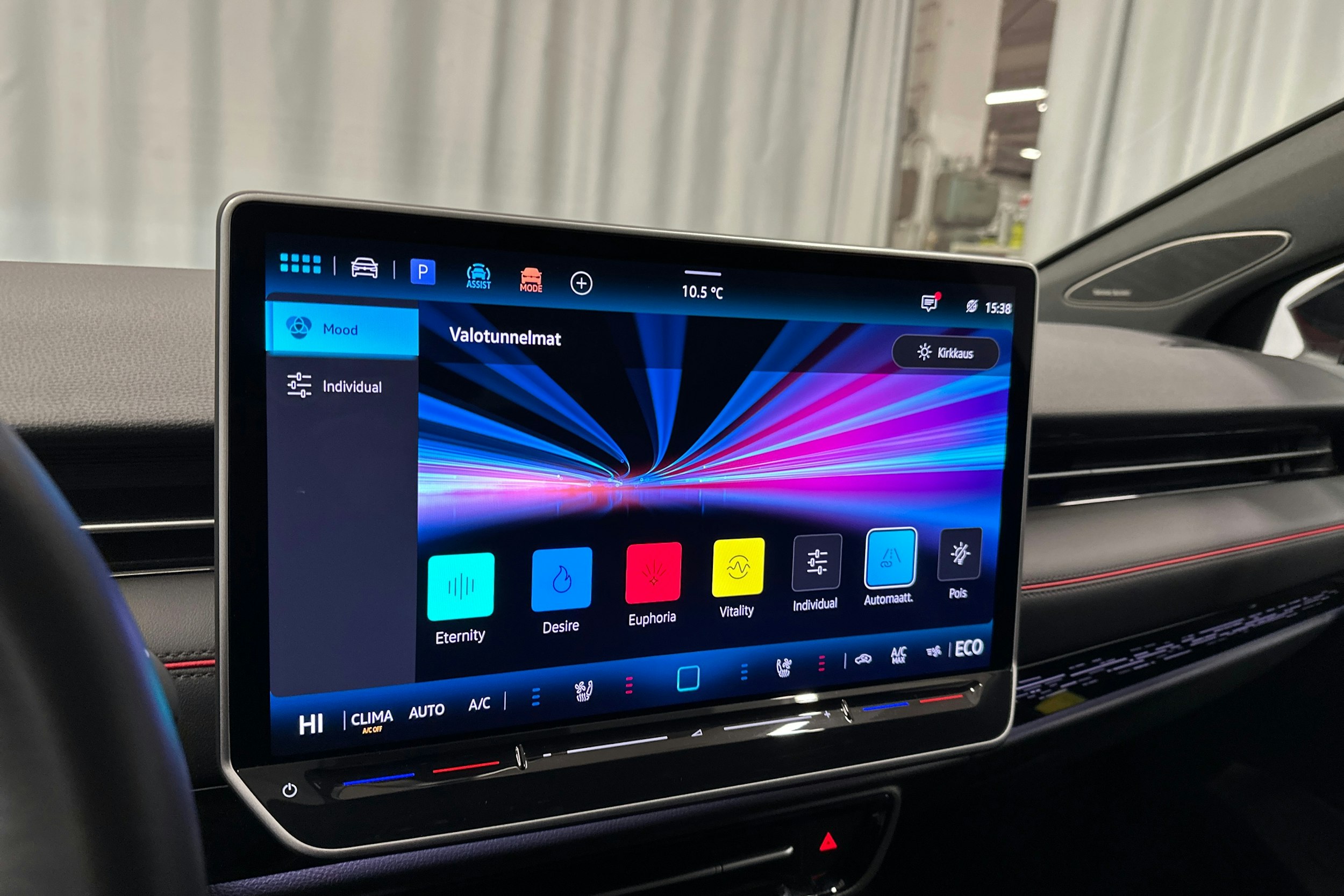 punainen Volkswagen ID.7 2025 kuva 26.