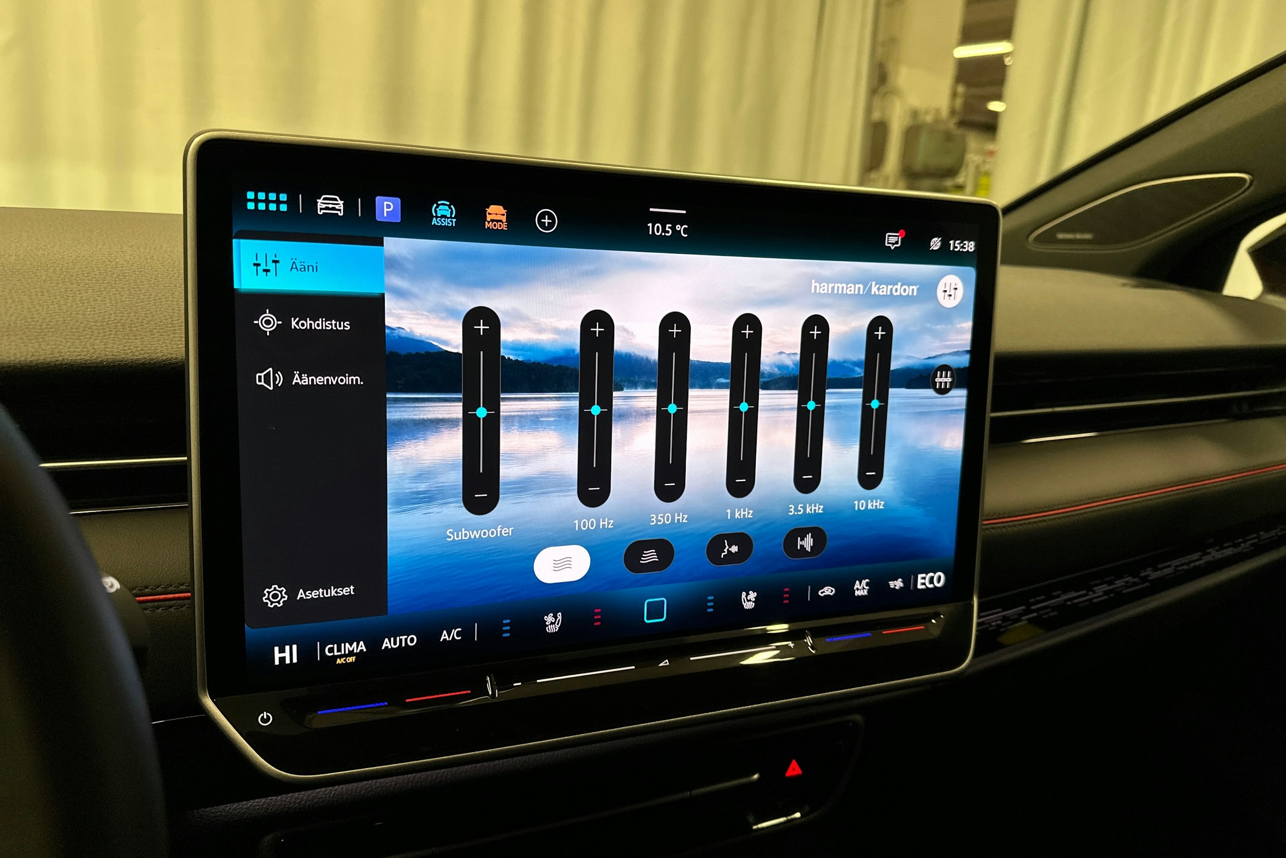 punainen Volkswagen ID.7 2025 kuva 27.