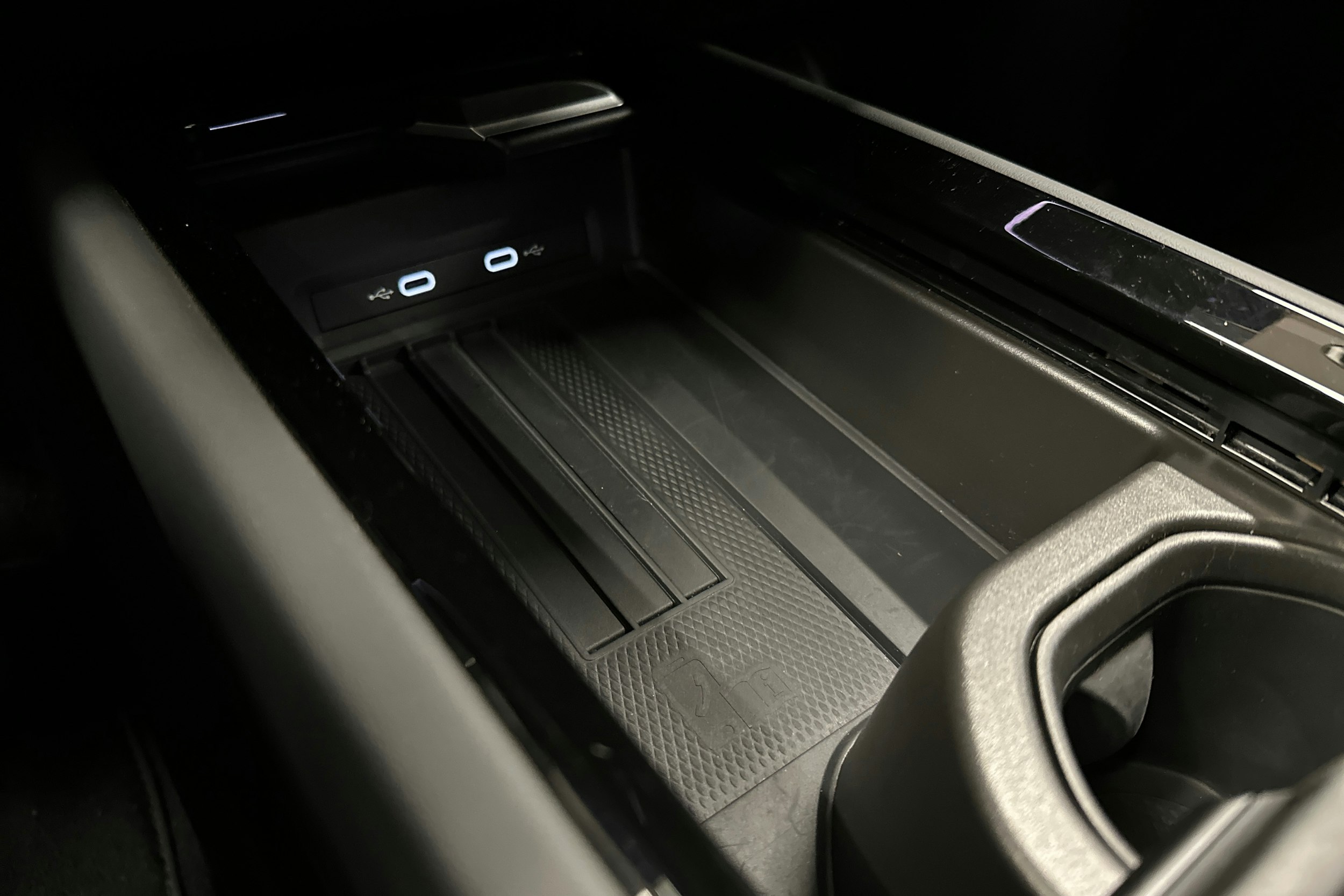 punainen Volkswagen ID.7 2025 kuva 28.