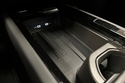 punainen Volkswagen ID.7 2025 kuva 28.