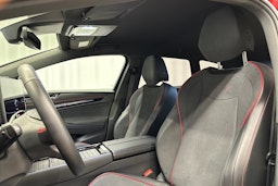 punainen Volkswagen ID.7 2025 kuva 29.