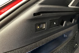 punainen Volkswagen ID.7 2025 kuva 32.