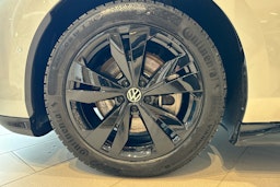 harmaa Volkswagen ID.7 2025 kuva 10.