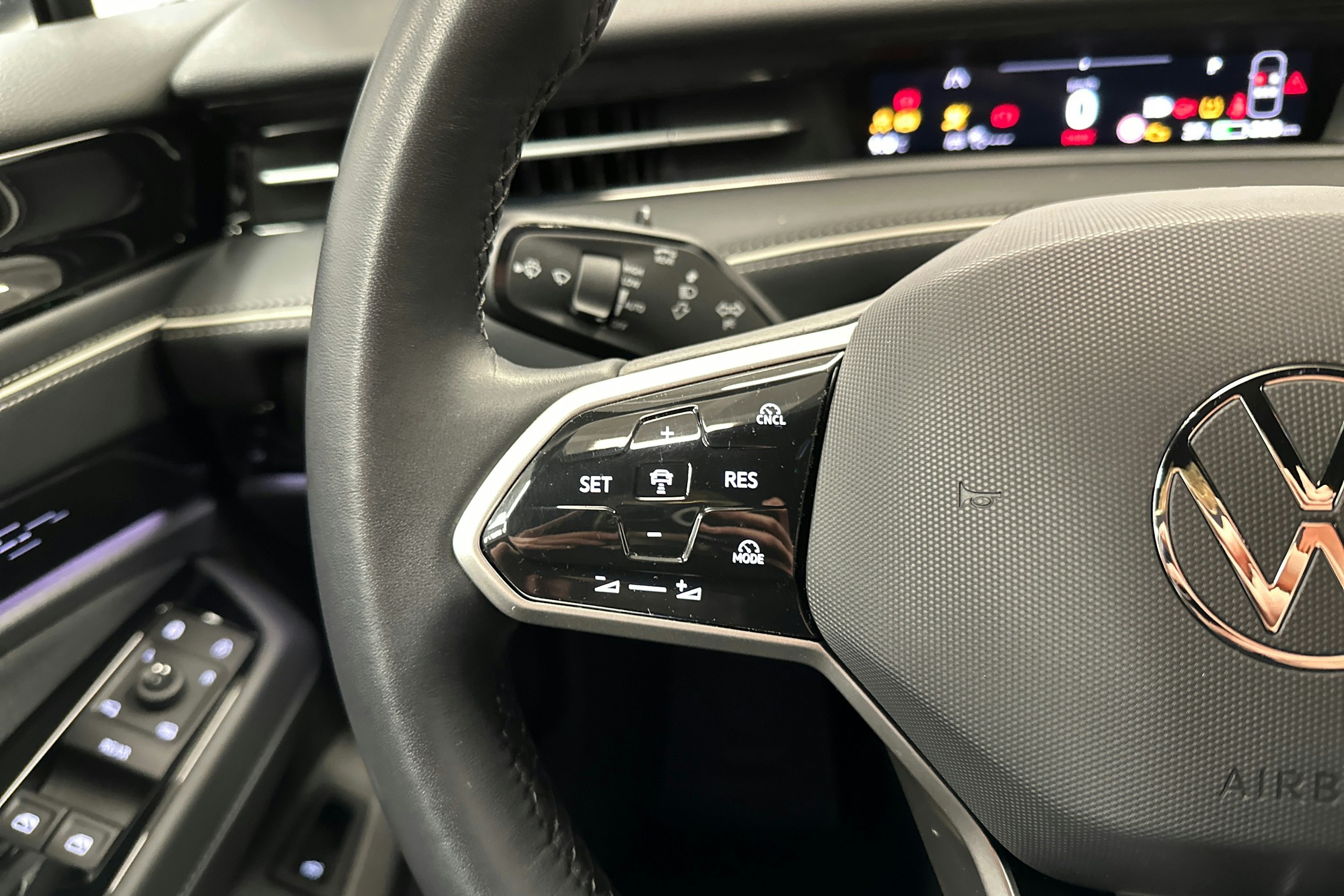 sininen Volkswagen ID.7 2025 kuva 14.