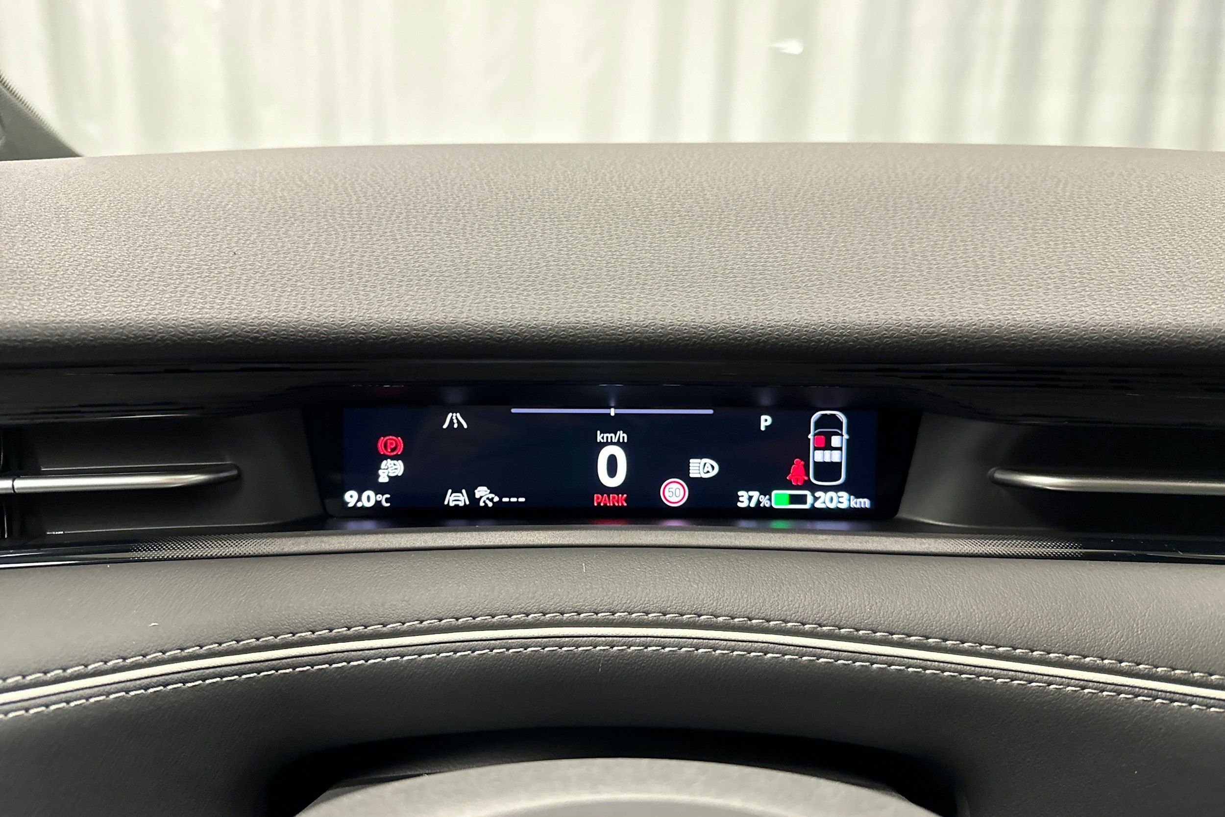 sininen Volkswagen ID.7 2025 kuva 16.