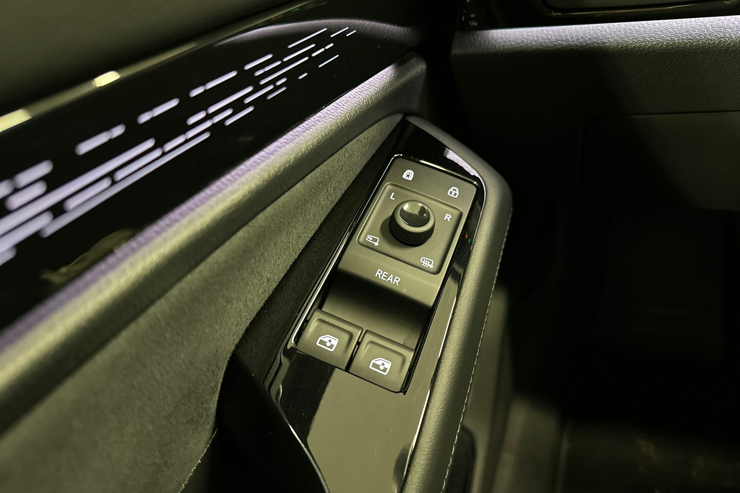 sininen Volkswagen ID.7 2025 kuva 18.