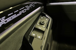 sininen Volkswagen ID.7 2025 kuva 18.