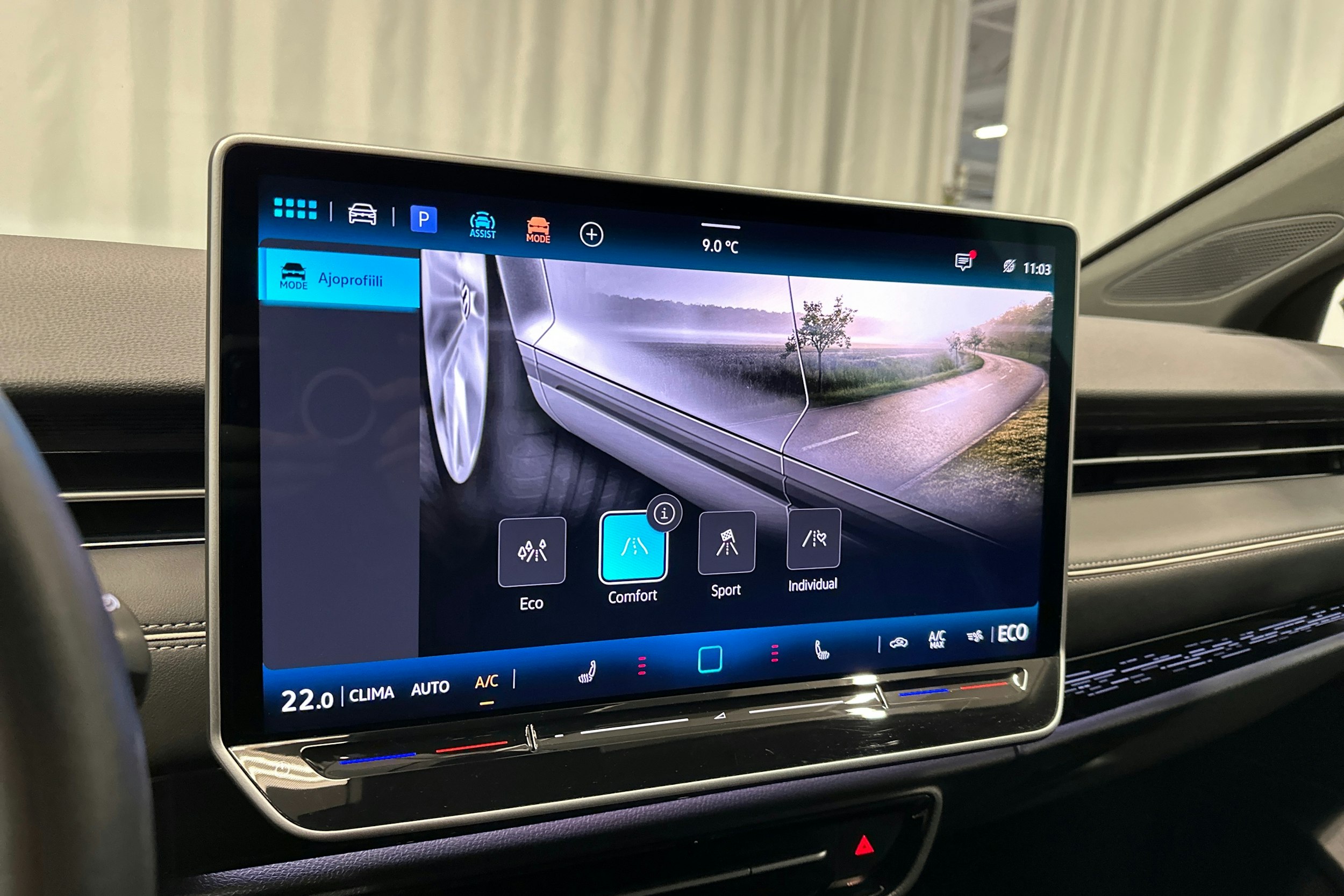 sininen Volkswagen ID.7 2025 kuva 22.