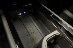 sininen Volkswagen ID.7 2025 kuva 27.