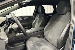 sininen Volkswagen ID.7 2025 kuva 28.