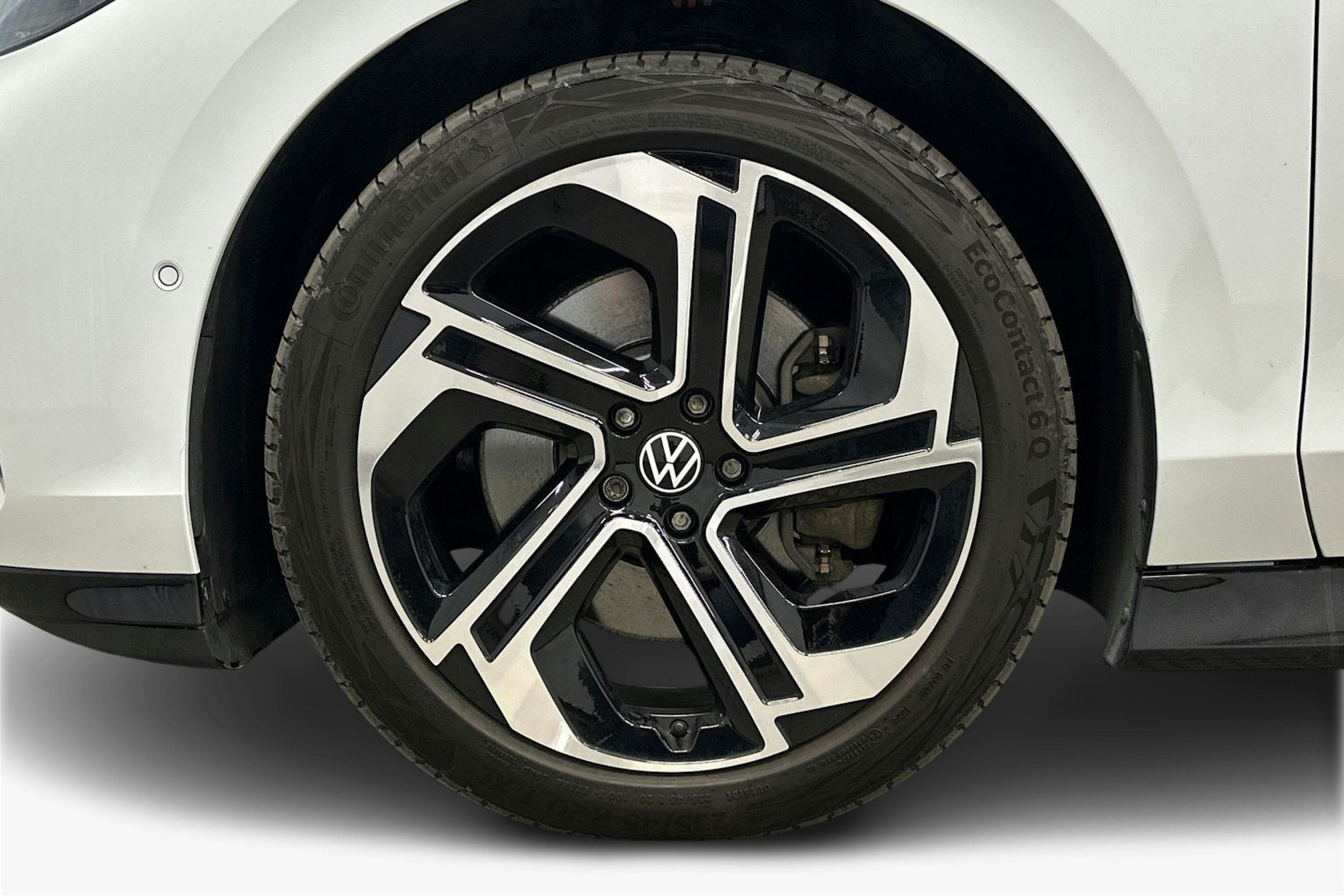 valkoinen Volkswagen ID.7 2025 kuva 9.