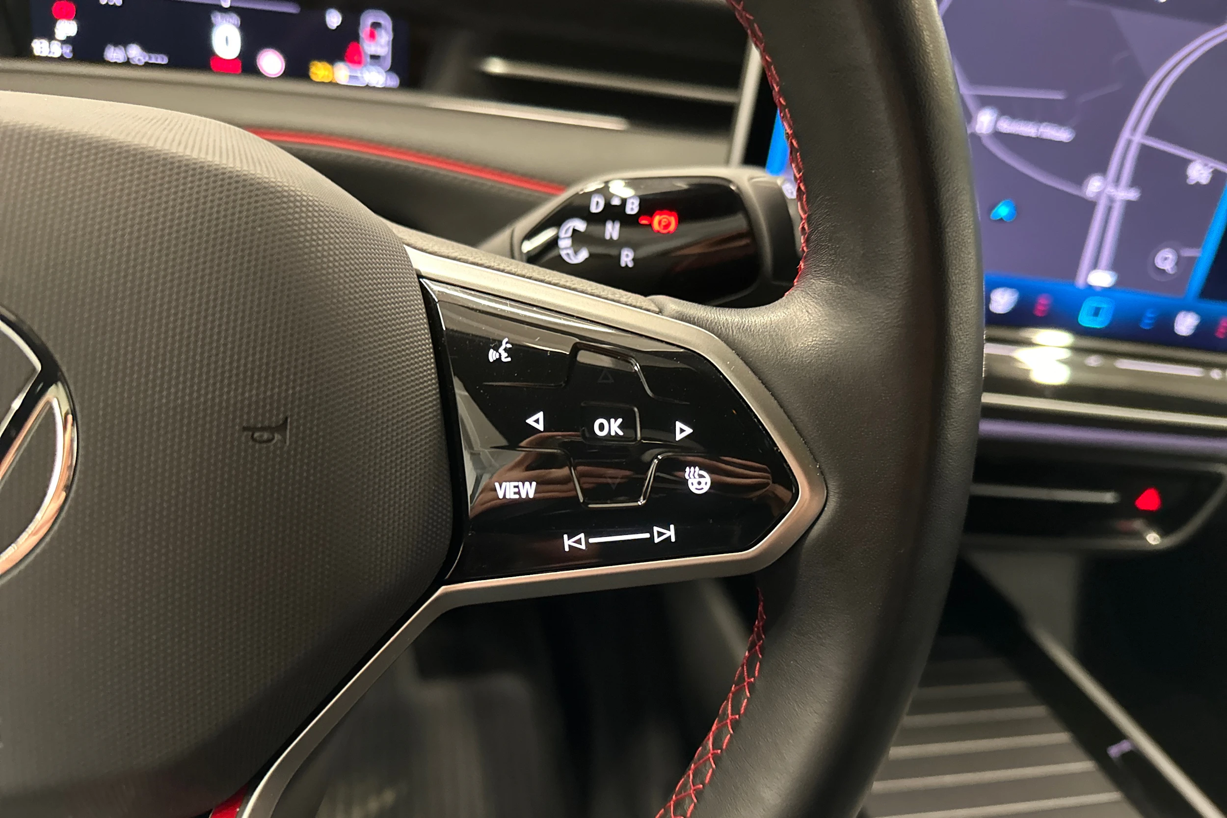 punainen Volkswagen ID.7 2025 kuva 12.