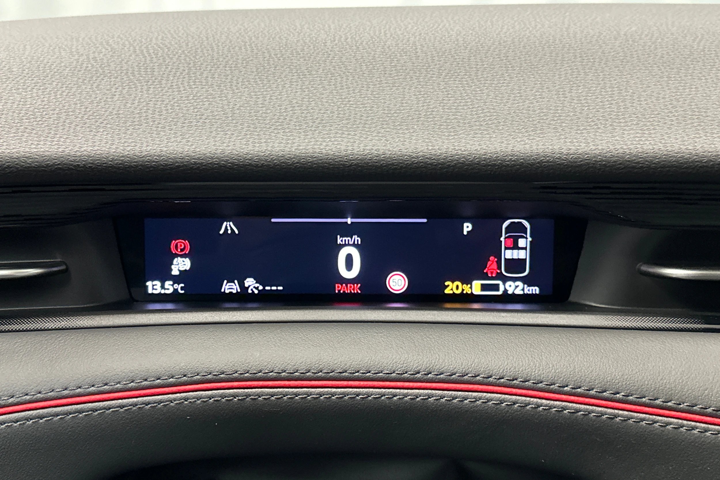 punainen Volkswagen ID.7 2025 kuva 13.