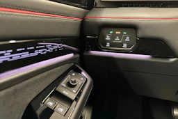 punainen Volkswagen ID.7 2025 kuva 15.