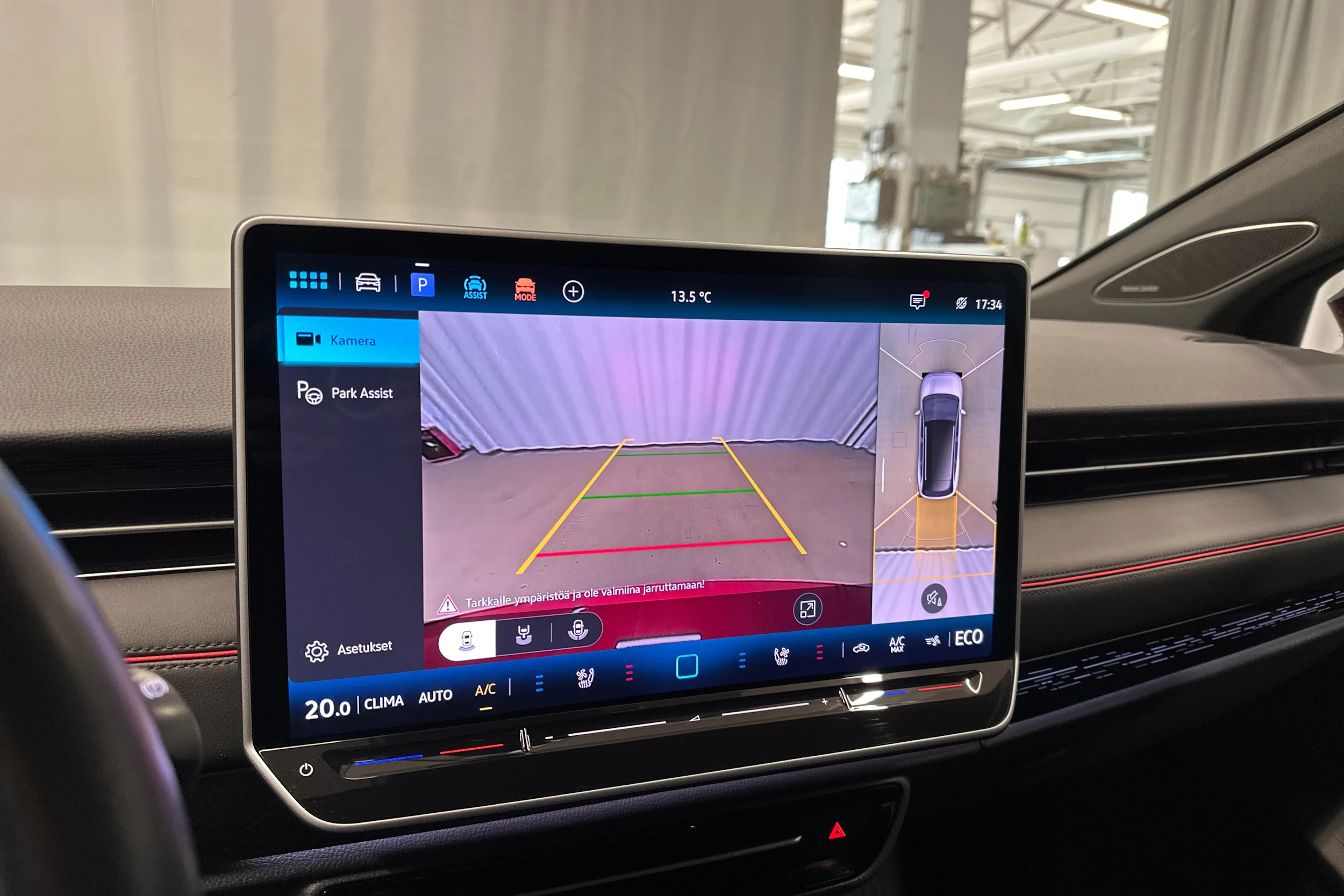 punainen Volkswagen ID.7 2025 kuva 17.