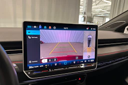 punainen Volkswagen ID.7 2025 kuva 17.