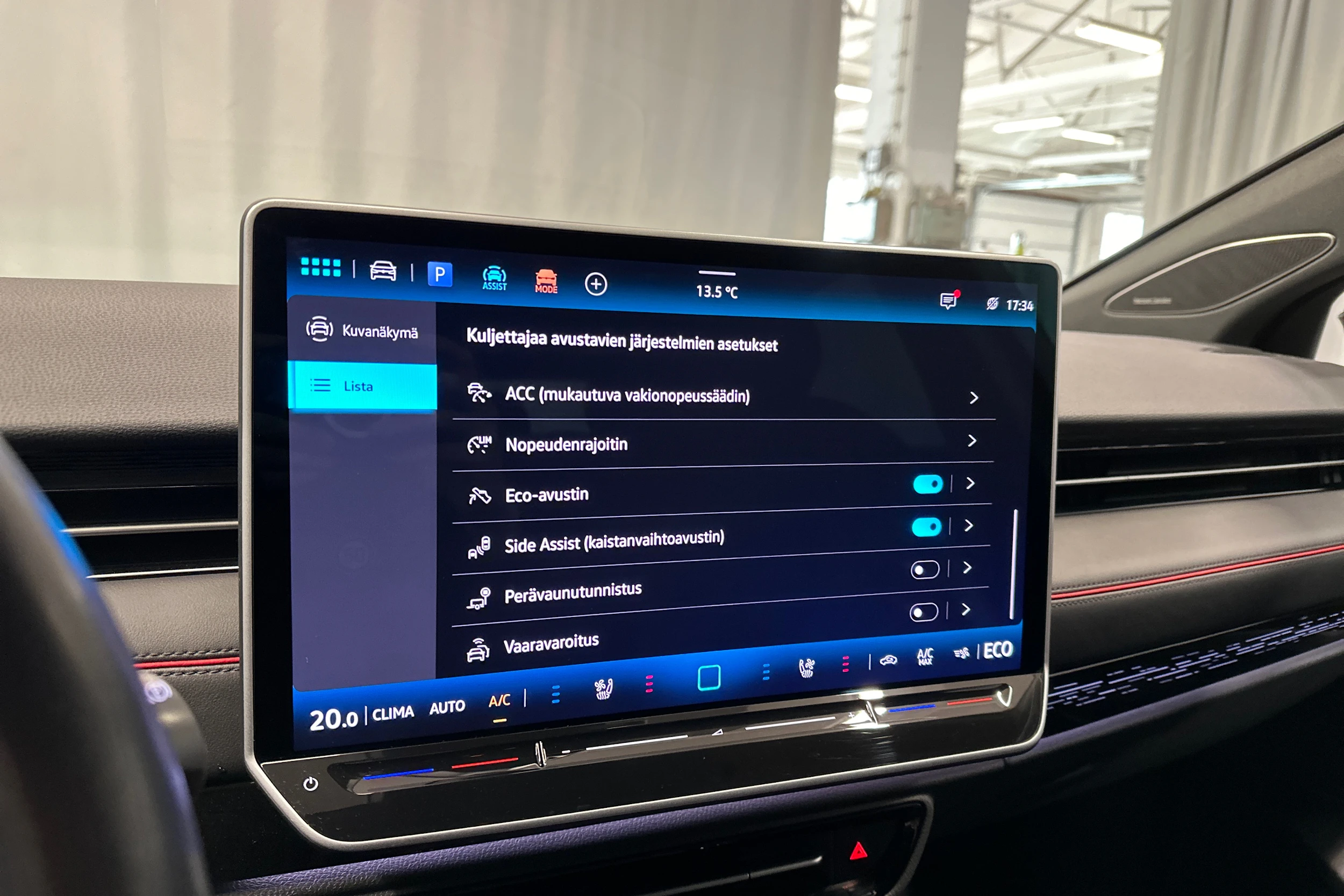 punainen Volkswagen ID.7 2025 kuva 19.