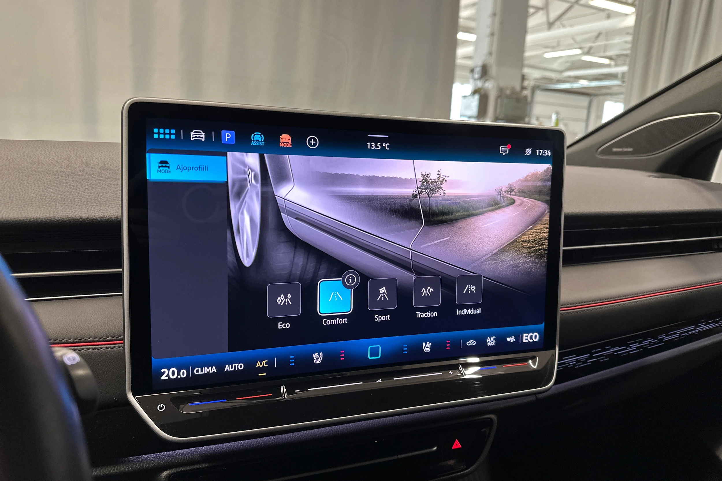 punainen Volkswagen ID.7 2025 kuva 20.