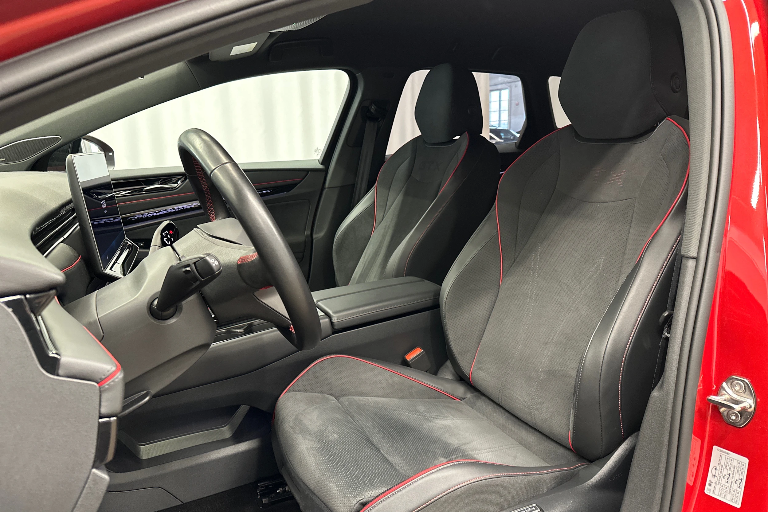 punainen Volkswagen ID.7 2025 kuva 28.