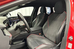 punainen Volkswagen ID.7 2025 kuva 28.