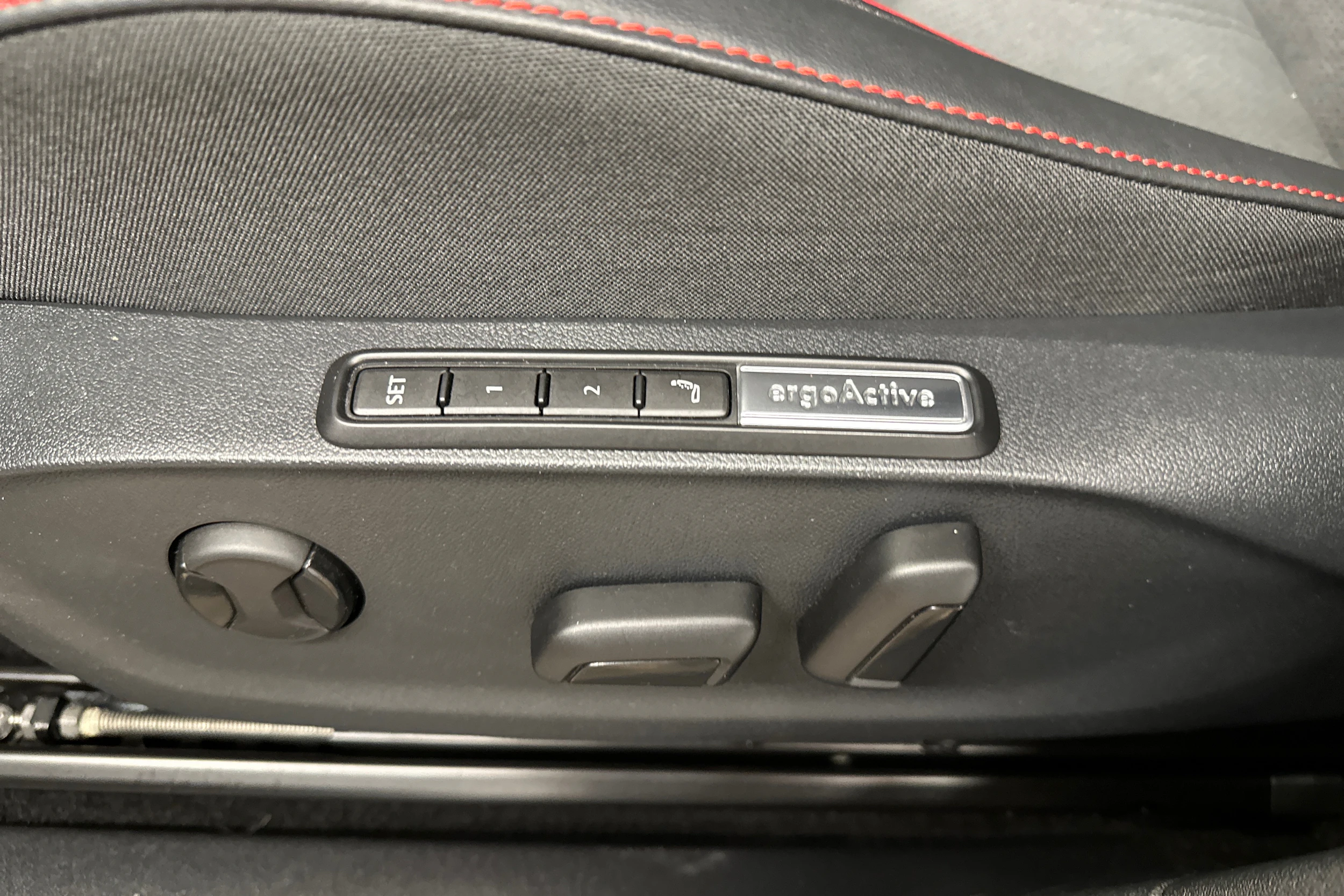 punainen Volkswagen ID.7 2025 kuva 29.