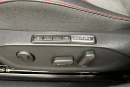 punainen Volkswagen ID.7 2025 kuva 29.