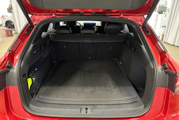 punainen Volkswagen ID.7 2025 kuva 30.