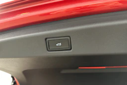 punainen Volkswagen ID.7 2025 kuva 31.