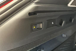 punainen Volkswagen ID.7 2025 kuva 32.