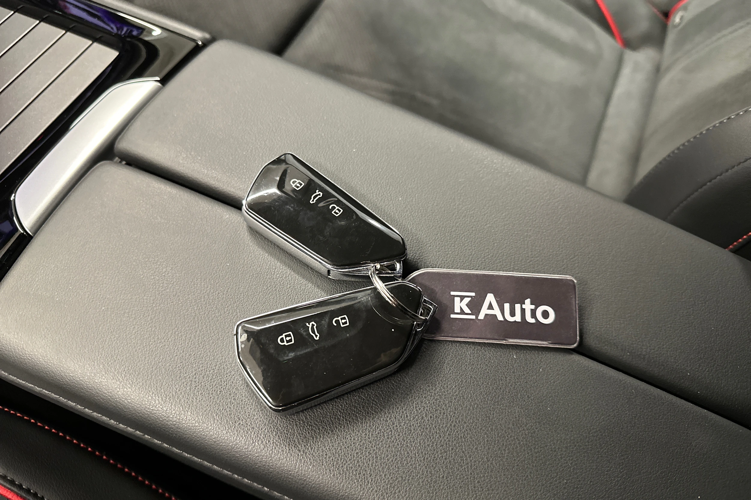 punainen Volkswagen ID.7 2025 kuva 35.