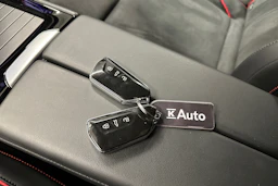 punainen Volkswagen ID.7 2025 kuva 35.