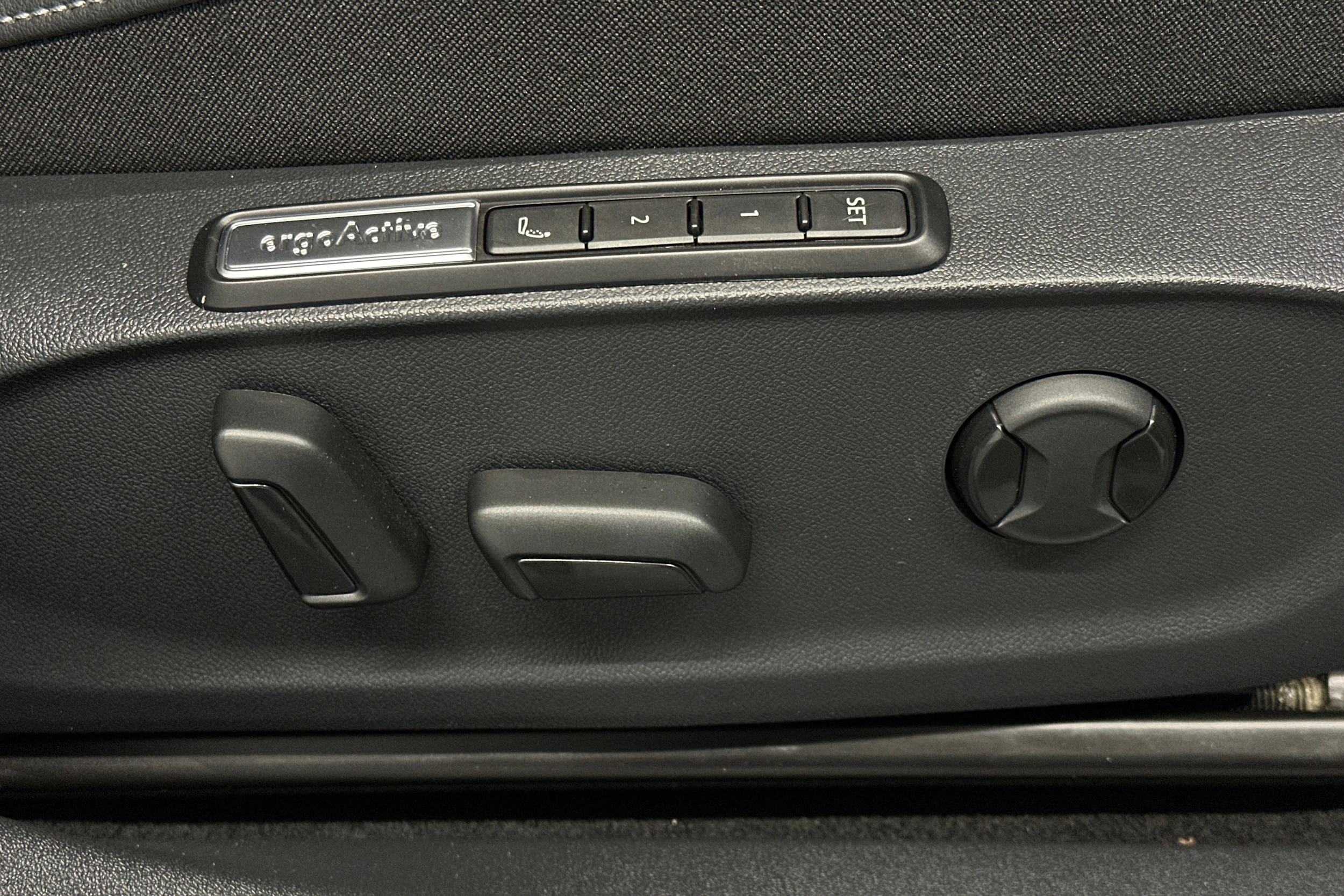 sininen Volkswagen ID.7 2025 kuva 21.