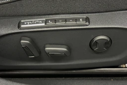 sininen Volkswagen ID.7 2025 kuva 21.