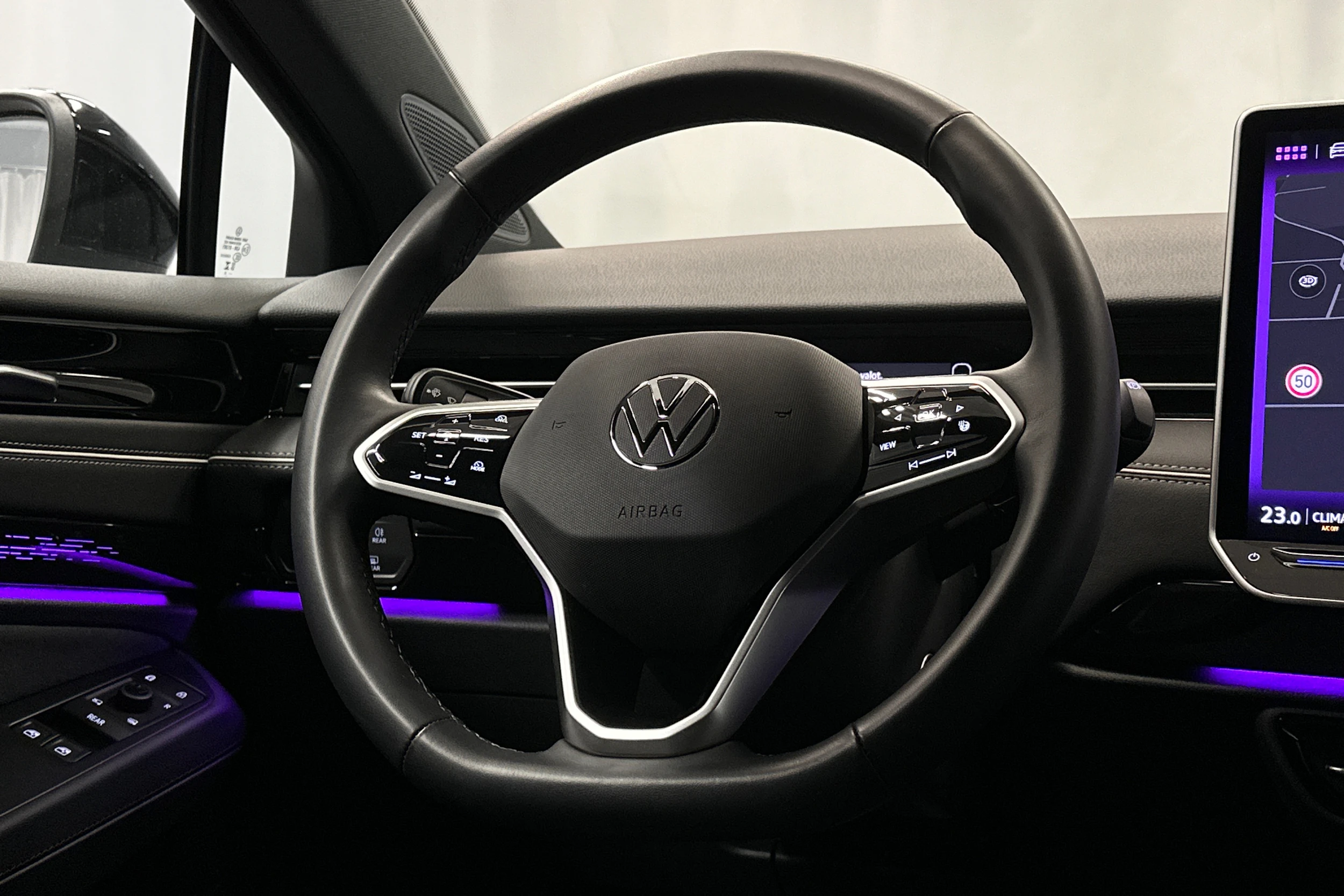 sininen Volkswagen ID.7 2025 kuva 22.