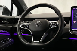 sininen Volkswagen ID.7 2025 kuva 22.