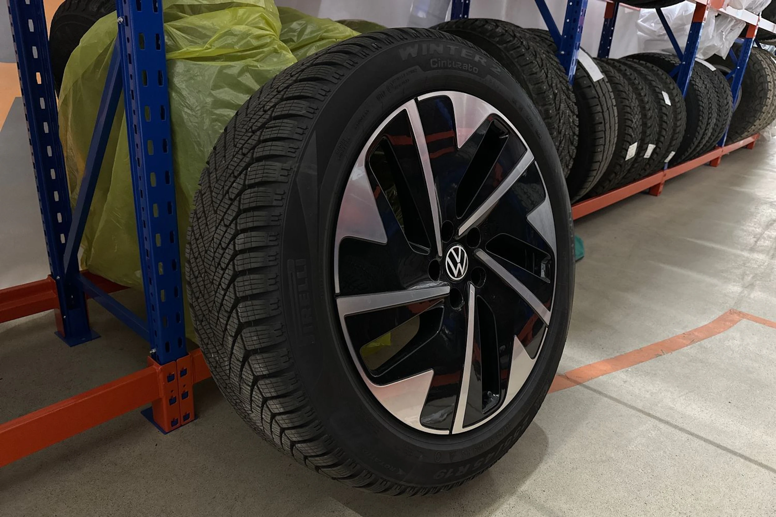 sininen Volkswagen ID.7 2025 kuva 13.