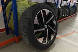 sininen Volkswagen ID.7 2025 kuva 13.
